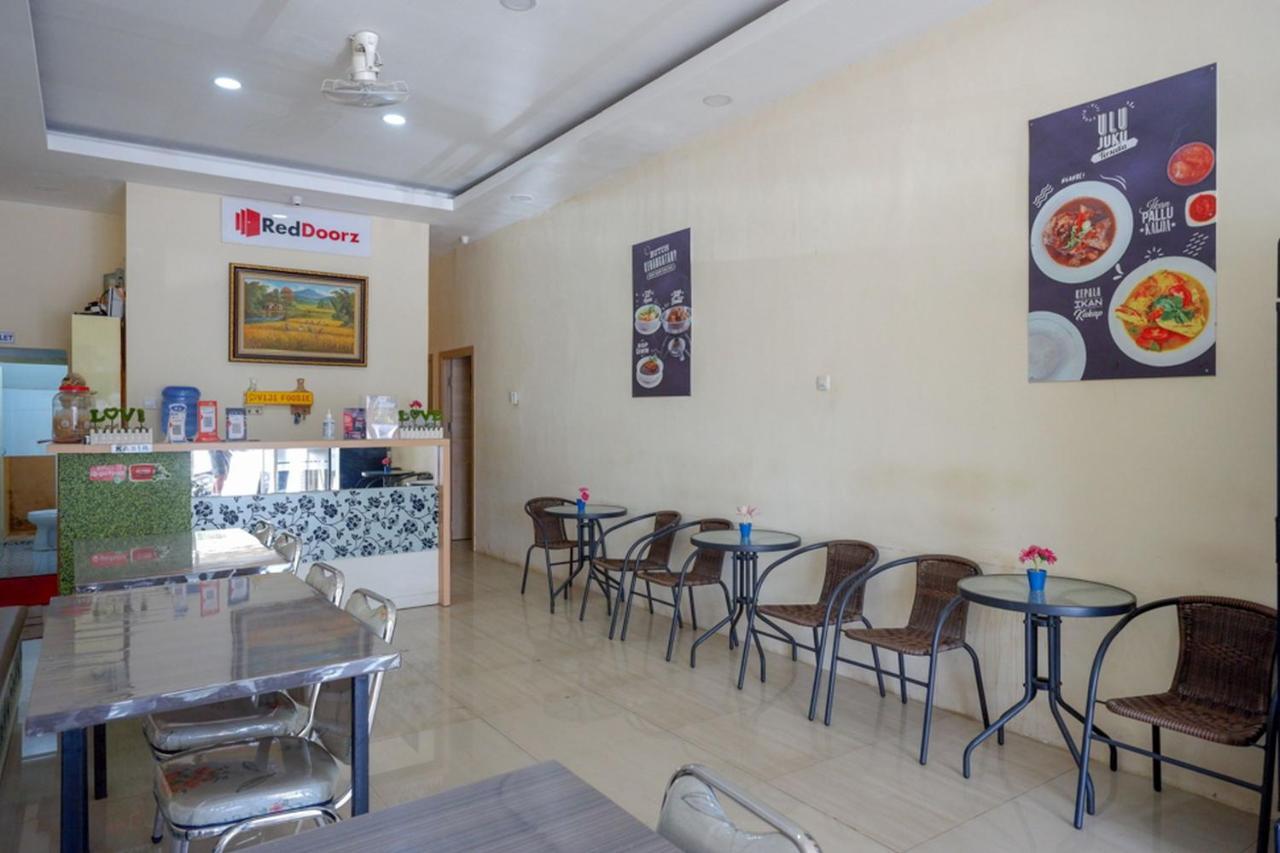 Reddoorz Plus @ Losari Makassar Exterior photo